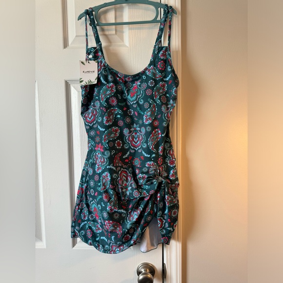 NWT One piece swim dress for women - Picture 5 of 6